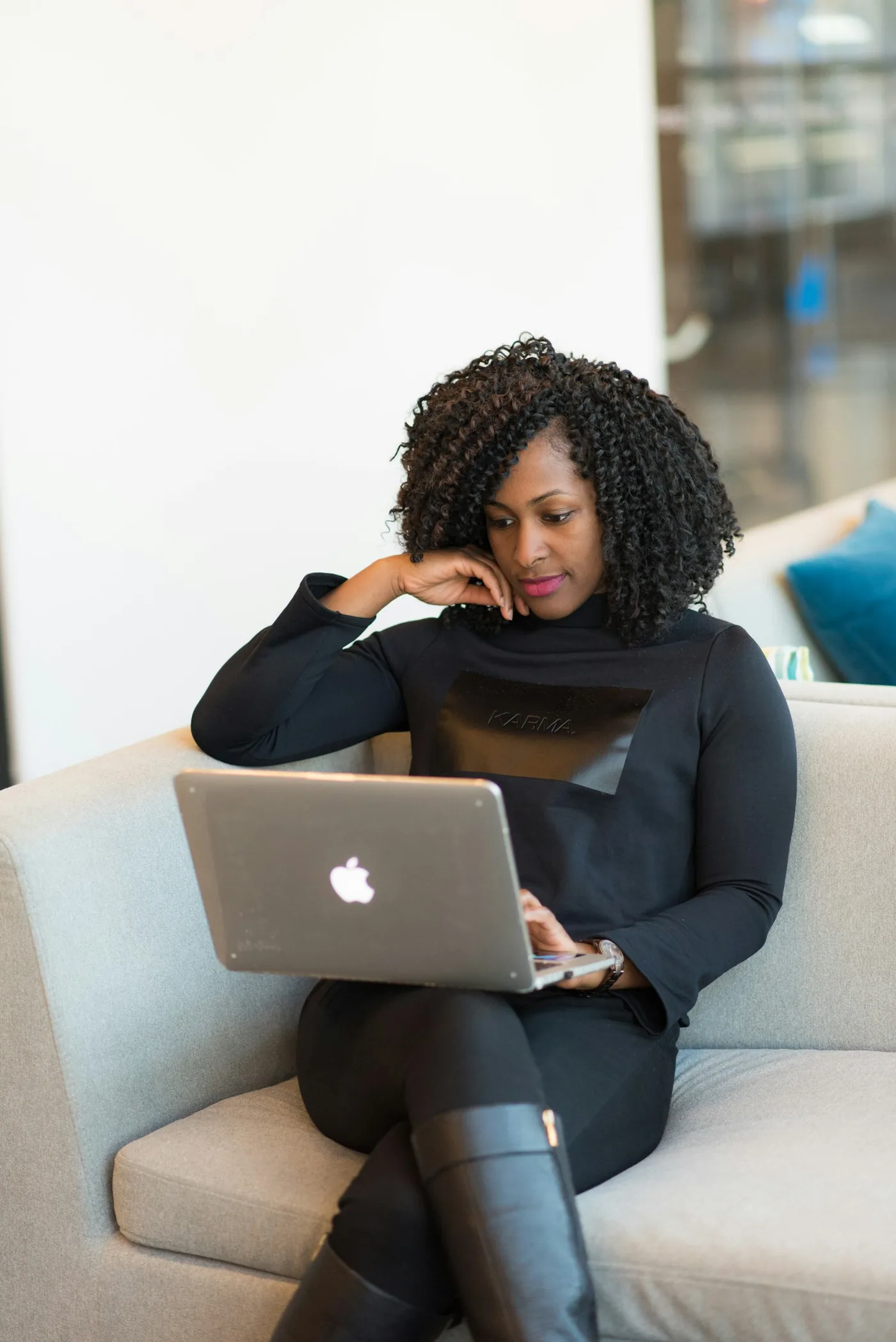 A Newlian Consulting advisor reviewing a client's accounts